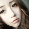老人地铁撕扯女孩涉嫌违法